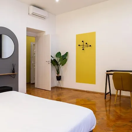 Elegante Vicino Stazione - Gold Apartman
