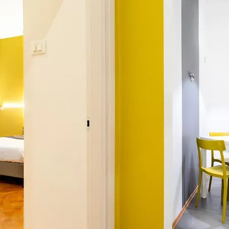 Elegante Vicino Stazione - Gold Apartment Trieste