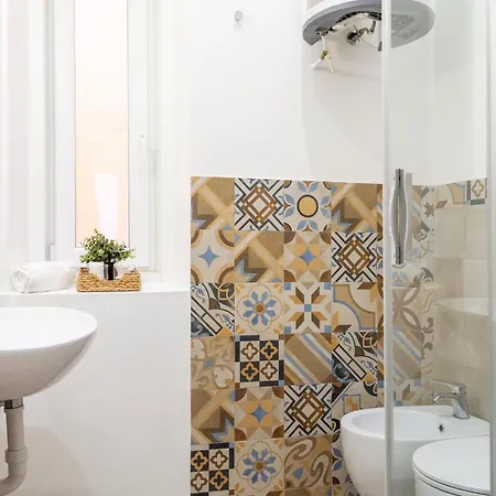 Elegante Vicino Stazione - Gold Apartment *