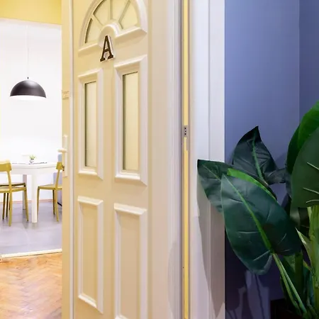 Apartment Elegante Vicino Stazione - Gold Trieste